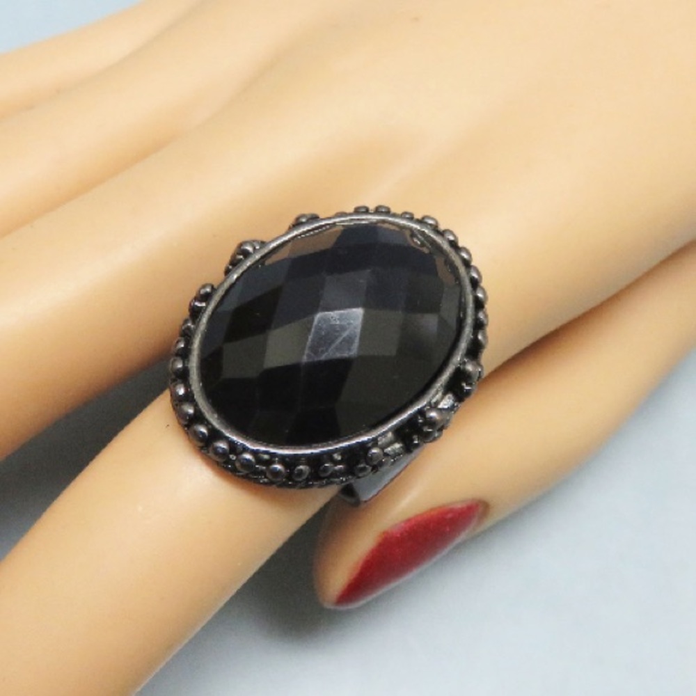 Black Victorian Oval Cocktail Hermitite Ring Gothic Goth Jewelry Weighted Piece - Picture 4 of 6